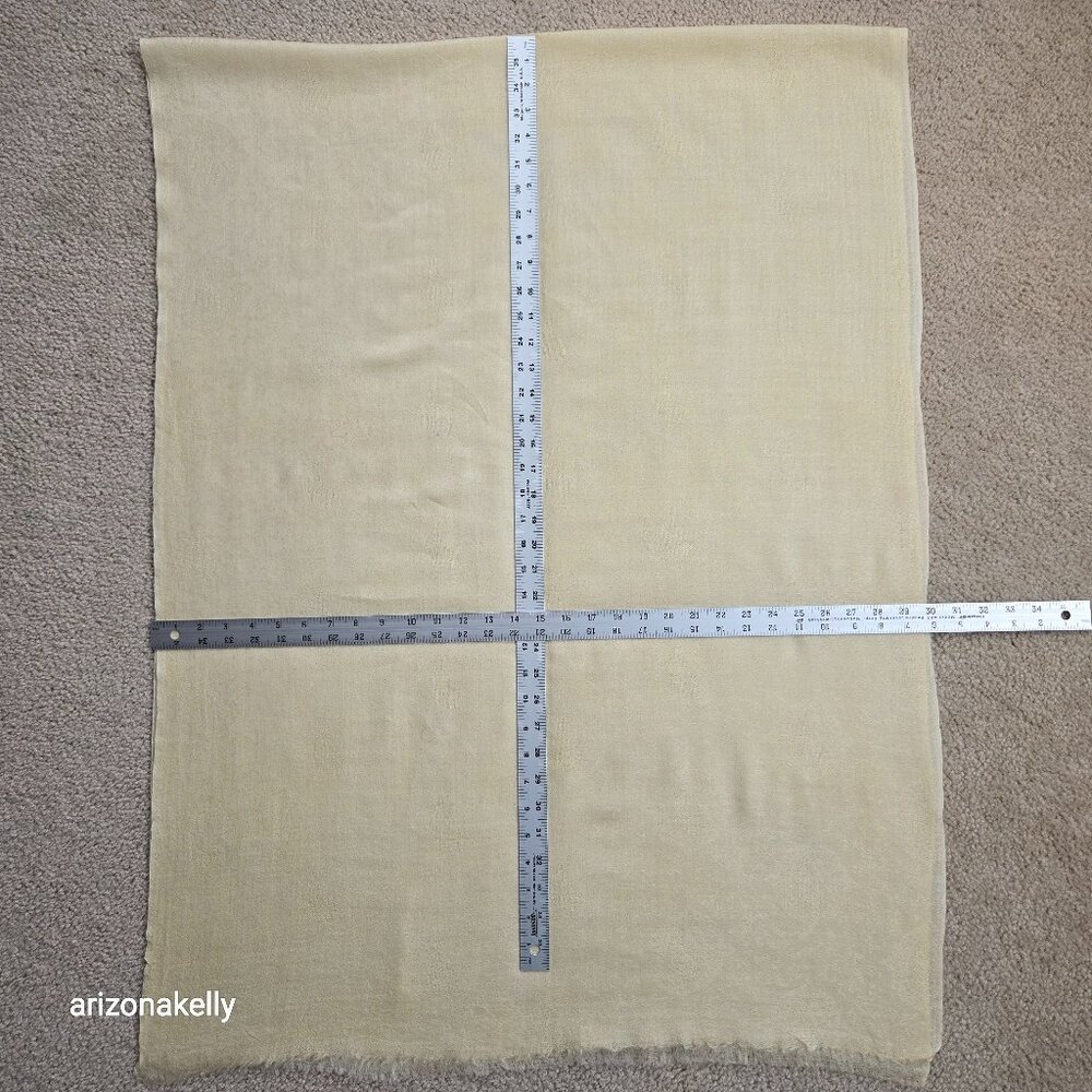 NWT Cashmere Featherweight Butter Yellow Pale Pastel Scarf With Subtle Jacquard